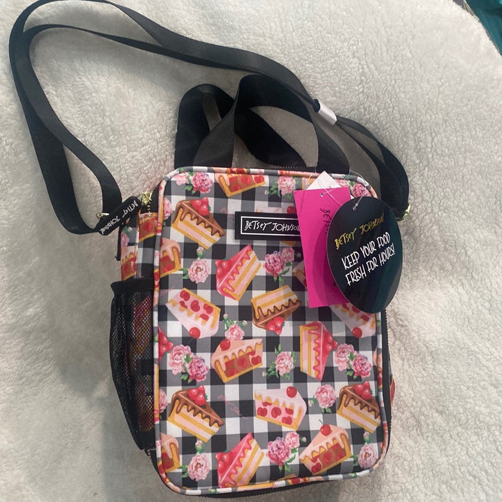 🆕🍰Betsey Johnson Lunch Tote, “B & W Checkerboard Sweets”